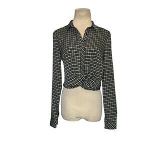Honey Punch black white long sleeves button front twist shirt size Small